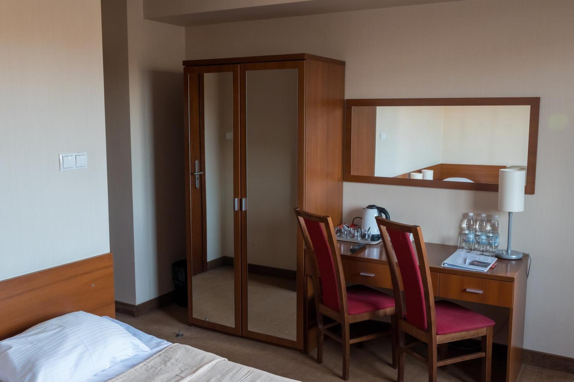 Hotel Dal Kielce Eksteriør billede